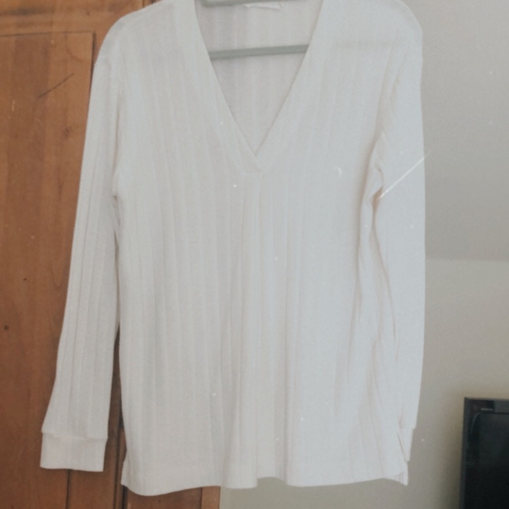 Did white V neck